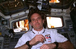 Former Mir-23 crewmember Jerry Linenger is photographed in the shuttle aft flight deck. 